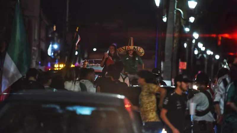 Afición duranguense celebra el triunfo de la Selección Mexicana en el Mundial 